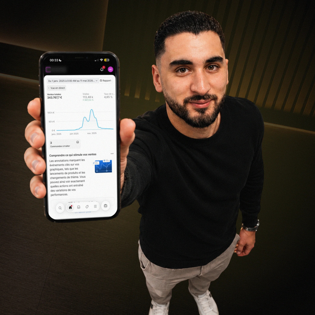 Adam présentant les résultats Shopify d’une boutique accompagnée